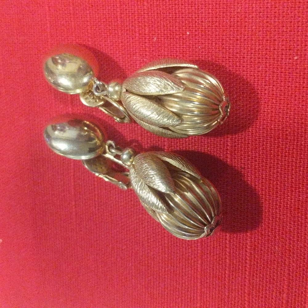 Gold tone clip earrings